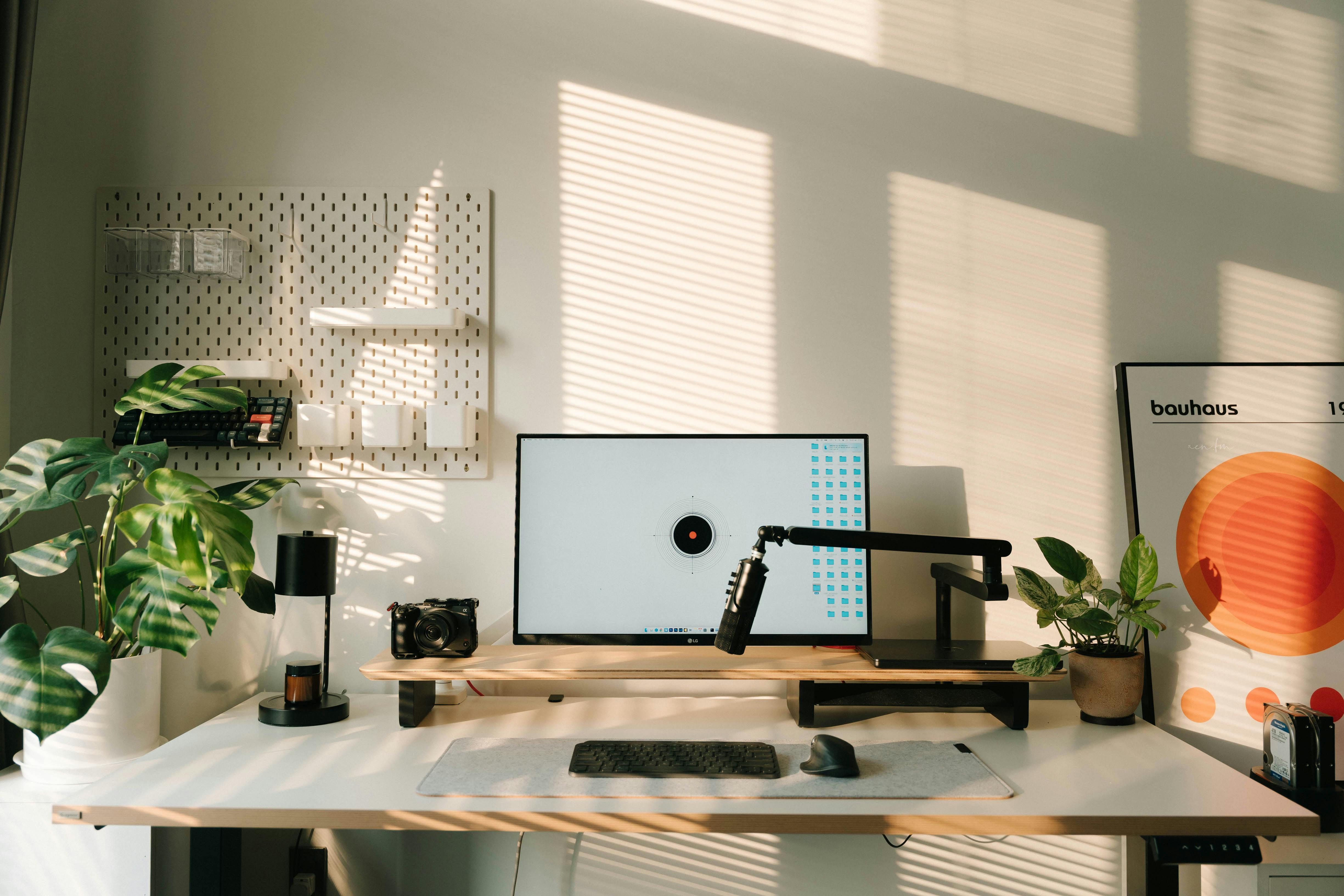 Arbeitsplatz mit Pflanzen